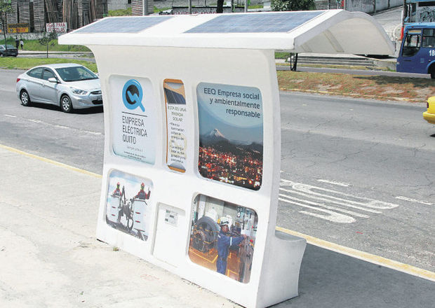 Paradas iluminadas con energia solar. Simple, ecologico y economico
