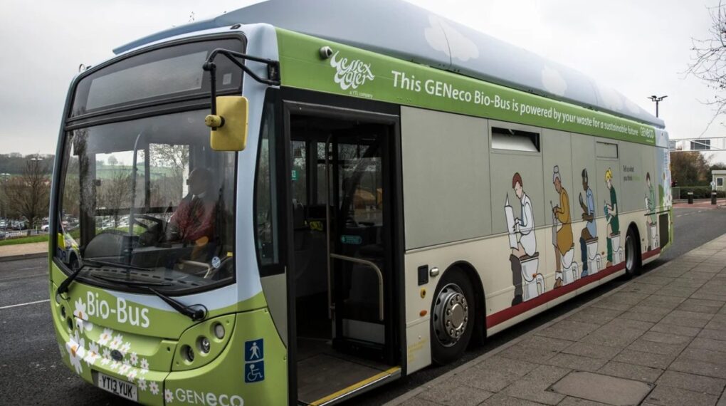 Conócelo: El bus que usa desperdicios de comida y excremento para funcionar
