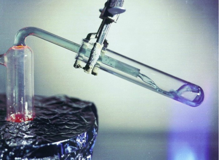 Nueva tecnología permite convertir CO2 en combustible líquido