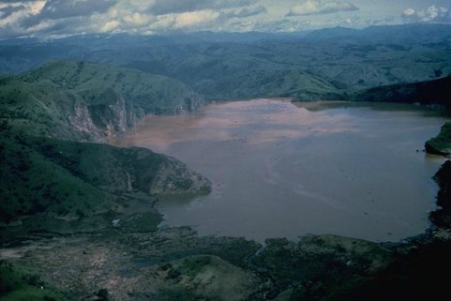 1.800 personas y más de 6.000 cabezas de ganado fueron victimas instantáneas de Nyos, el lago asesino