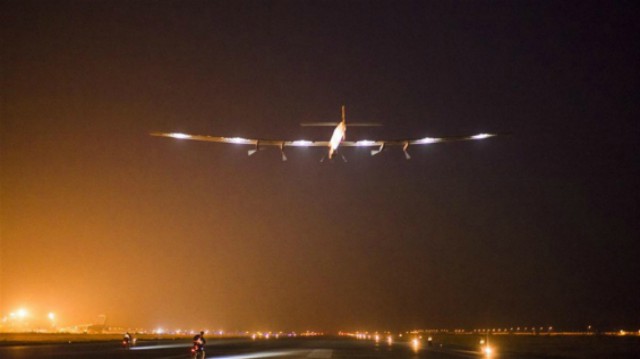 Lo lograron!. Sin una gota de combustible fósil un avión da la vuelta al mundo