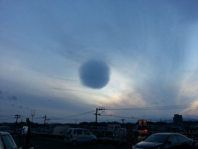 Espectacular y extraña nube perfectamente esférica causa asombro entre los habitantes