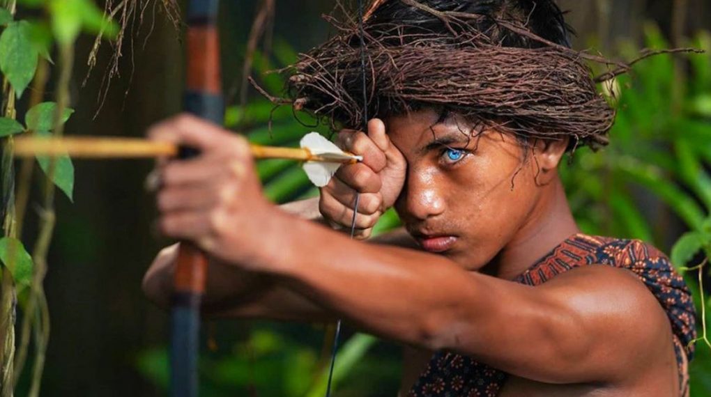 Mundo Maravilloso: Hipnotizantes fotos de una tribu con una rara mutación genética que produce ojos azules y brillantes