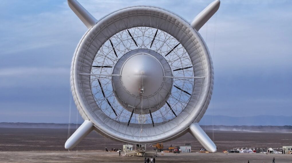 La turbina eólica flotante más grande del mundo: sus aspas miden lo mismo que 7 canchas de fútbol